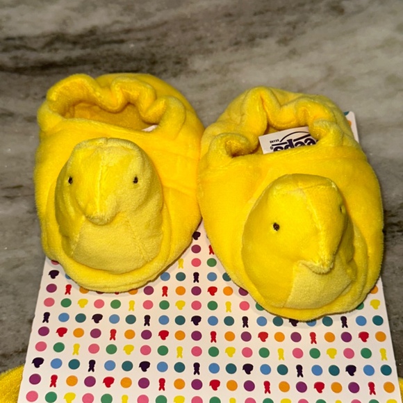 PEEPS Baby Duck Chick YELLOW Set w/ Baby Hat, Bib, Booties & Teether NEW Easter - Picture 4 of 6